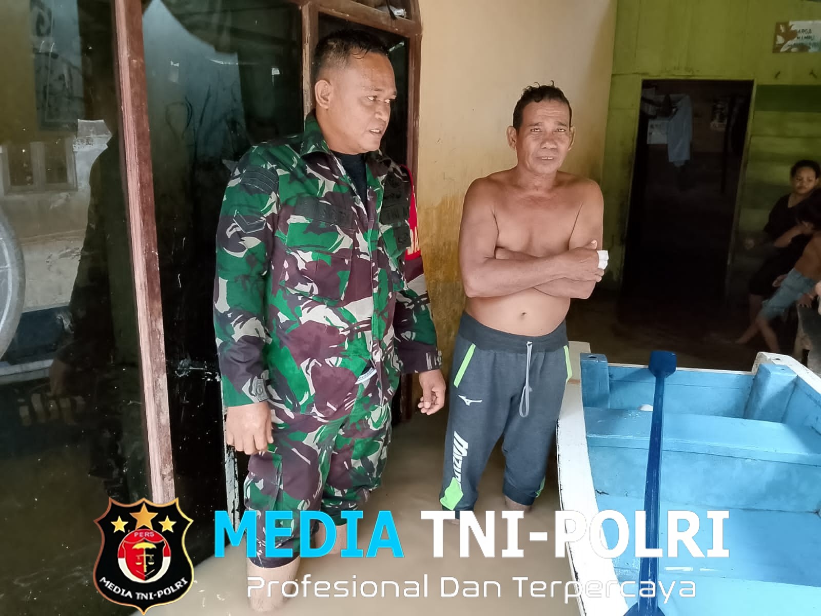 Babinsa Tanah Jambo Aye Siaga 1 di Beberapa Desa Antisipasi Debit Air yang Terus Meningkat