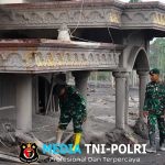 Prajurit Divif 2 Kostrad Terobos Zona Merah Erupsi Semeru