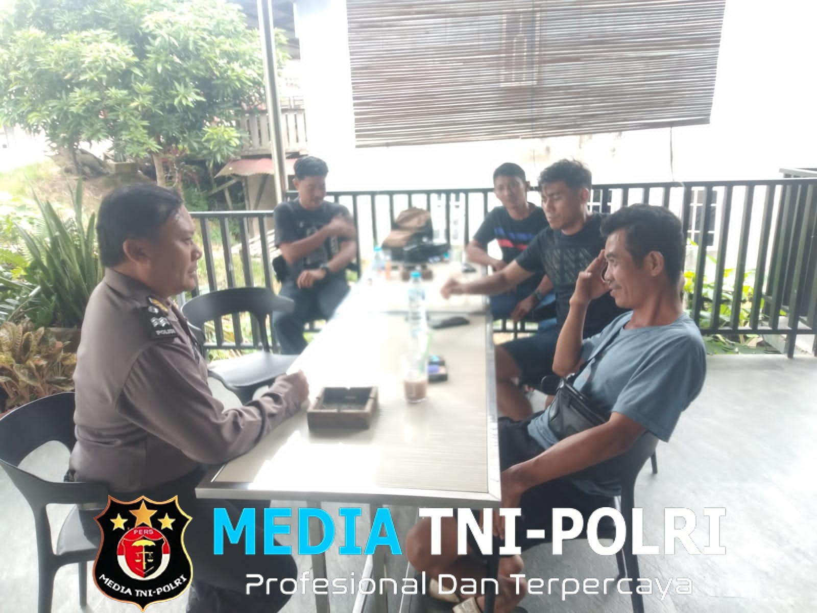 Petugas Laksanakan Patroli Sambang, Dialogis Dengan Warga Ciptakan Kamtibmas Aman di Wilkum Kecamatan Kuala Behe