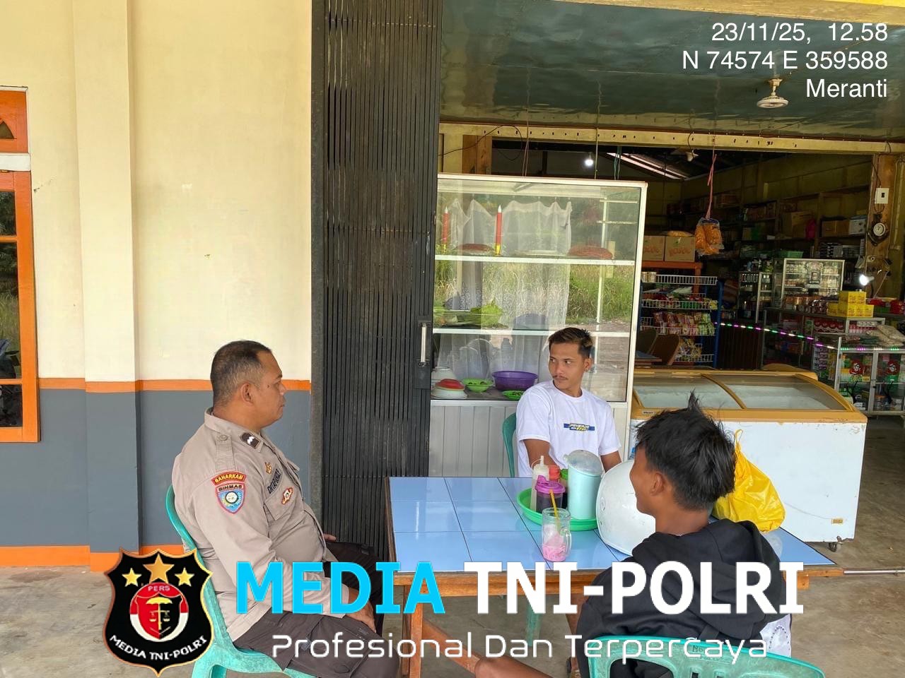 Patroli Serasa Silaturahmi Polisi dan Warga Meranti Jalin Keakraban di Siang Hari