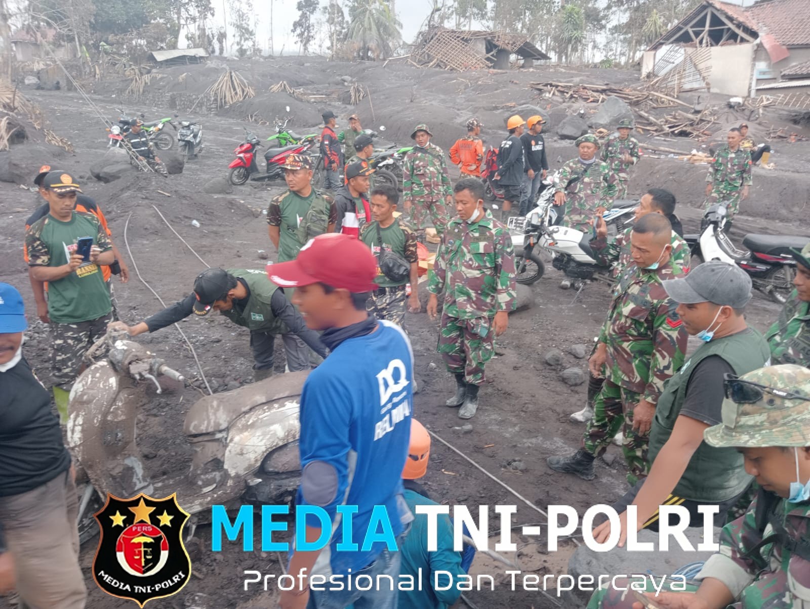TNI Perkuat Respons Penanggulangan Bencana, Pastikan Penanganan Dampak Erupsi Semeru Berjalan Cepat dan Terkoordinasi