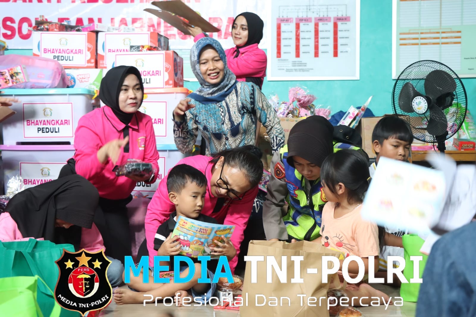 Ketum Bhayangkari Apresiasi Upaya Tim Trauma Healing Pulihkan Kondisi Psikologis Korban Longsor Banjarnegara