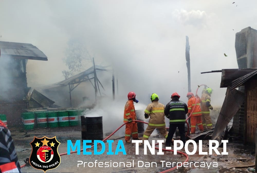 Api Hanguskan Gudang di Jalan Kembali Sampit, Kerugian Ditaksir Rp1,5 Milyar