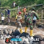 Anggota Koramil Kasembon Kerja Bakti