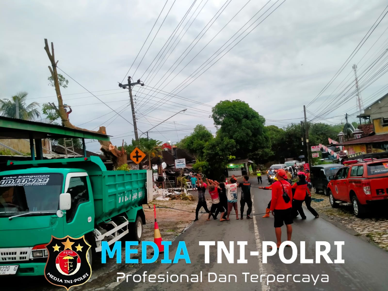 Polri Perkuat Mitigasi Bencana di Pracimantoro, Polsek Bersama Instansi Terkait Amankan Jalur Rawan