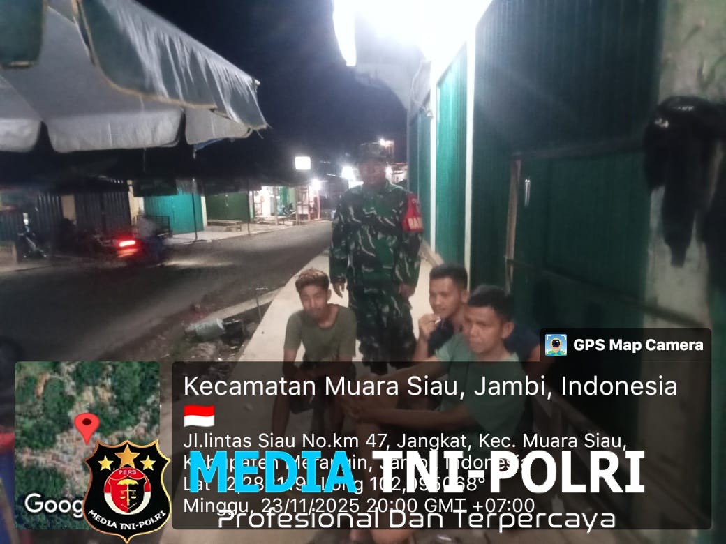 Komsos Malam Koramil 420-06/Muara Siau Perkuat Kedekatan TNI dan Masyarakat