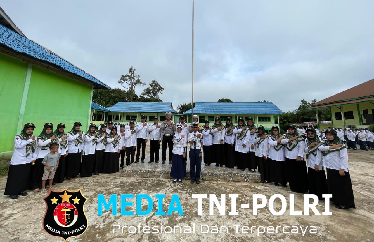 Police Goes To School Satgas Preemtif Tanamkan Budaya Tertib Lalu Lintas pada Pelajar MTs Negeri Landak