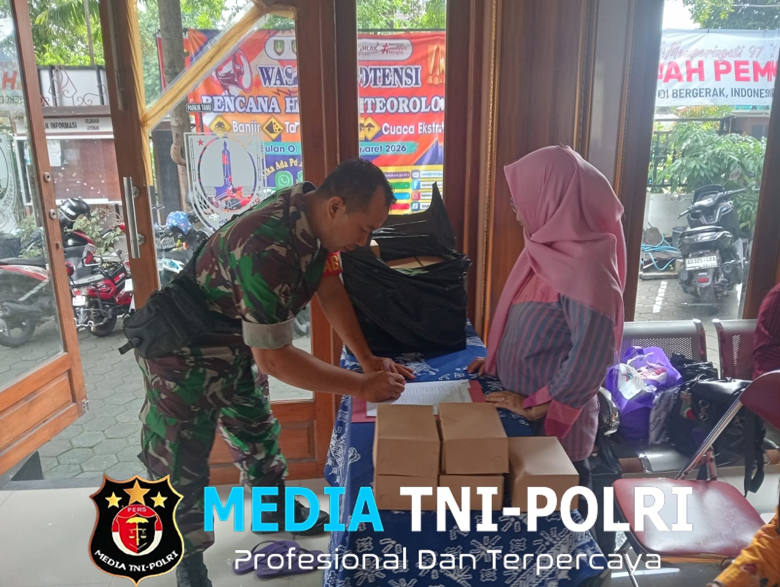 Babinsa Jayengan Dampingi Dulang Bareng di Wilayah Binaan