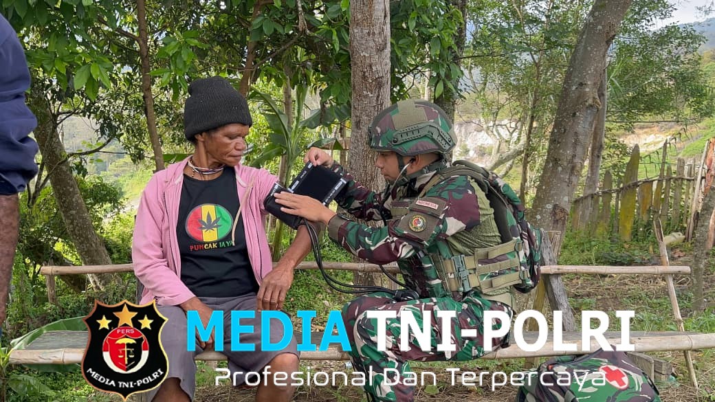 Mengabdi Berbagi Kasih, Satgas Yonif 521/DY Mengedepankan Kehadiran Sebagai Sahabat dan Saudara di Distrik Napua