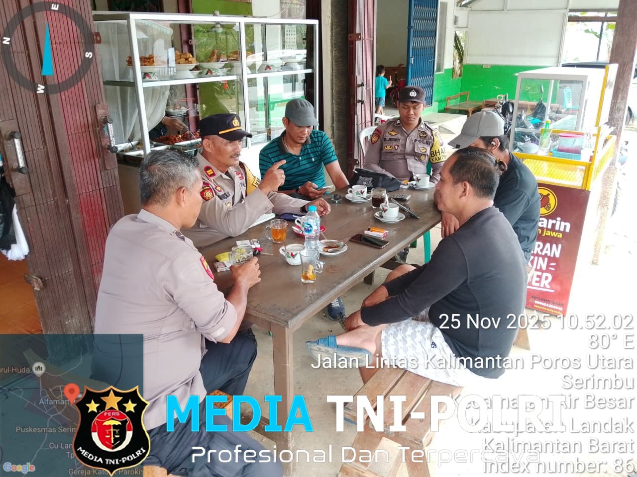 Kapolsek Air Besar Ajak Warga Jauhi Kejahatan Saat Giat Sambang, Warga Sambut Hangat Kehadiran Polisi