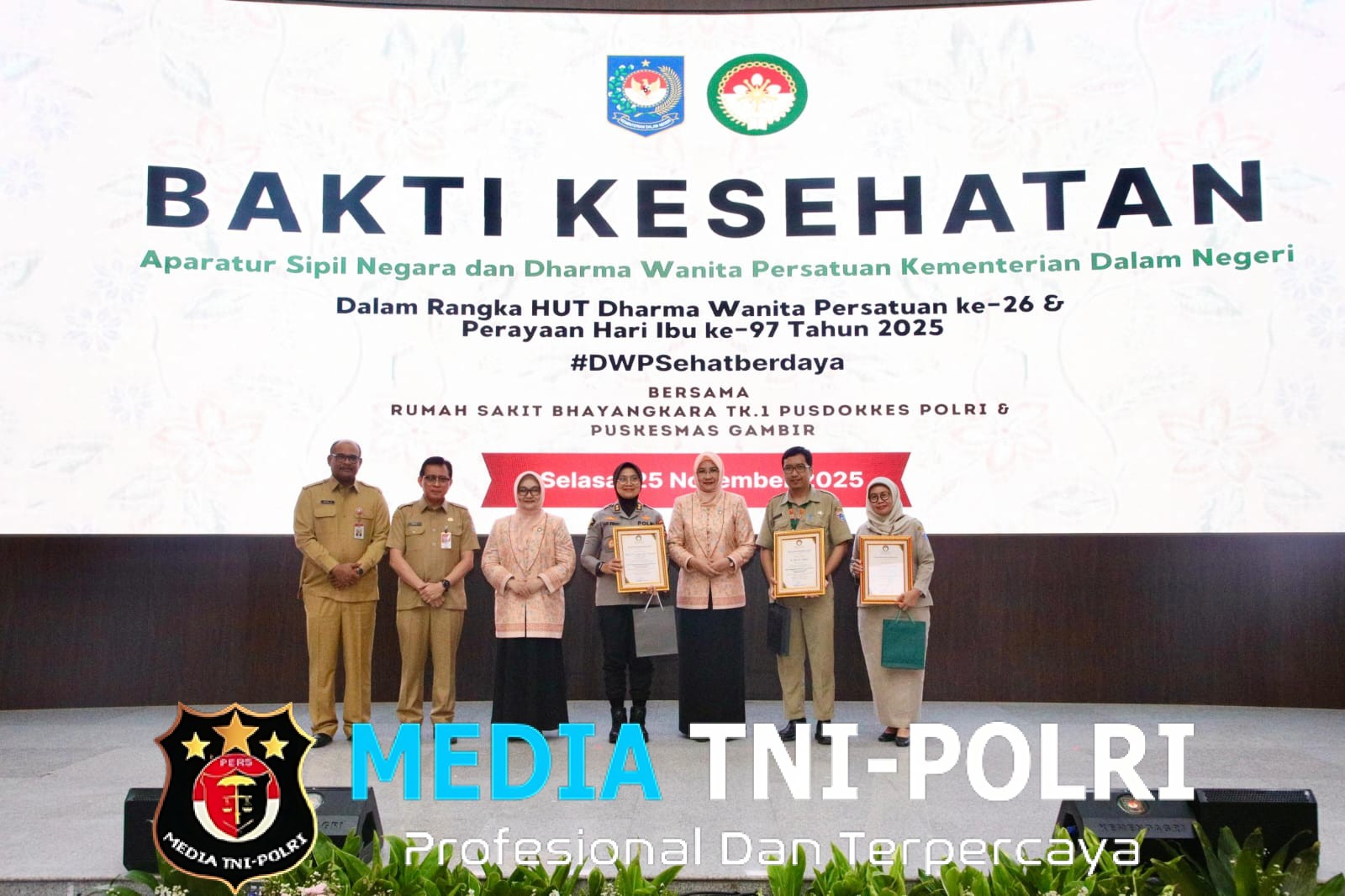 Peringati HUT Ke-26, DWP Kemendagri Gelar Cek Kesehatan Gratis, Donor Darah, dan Bazar Pangan Murah
