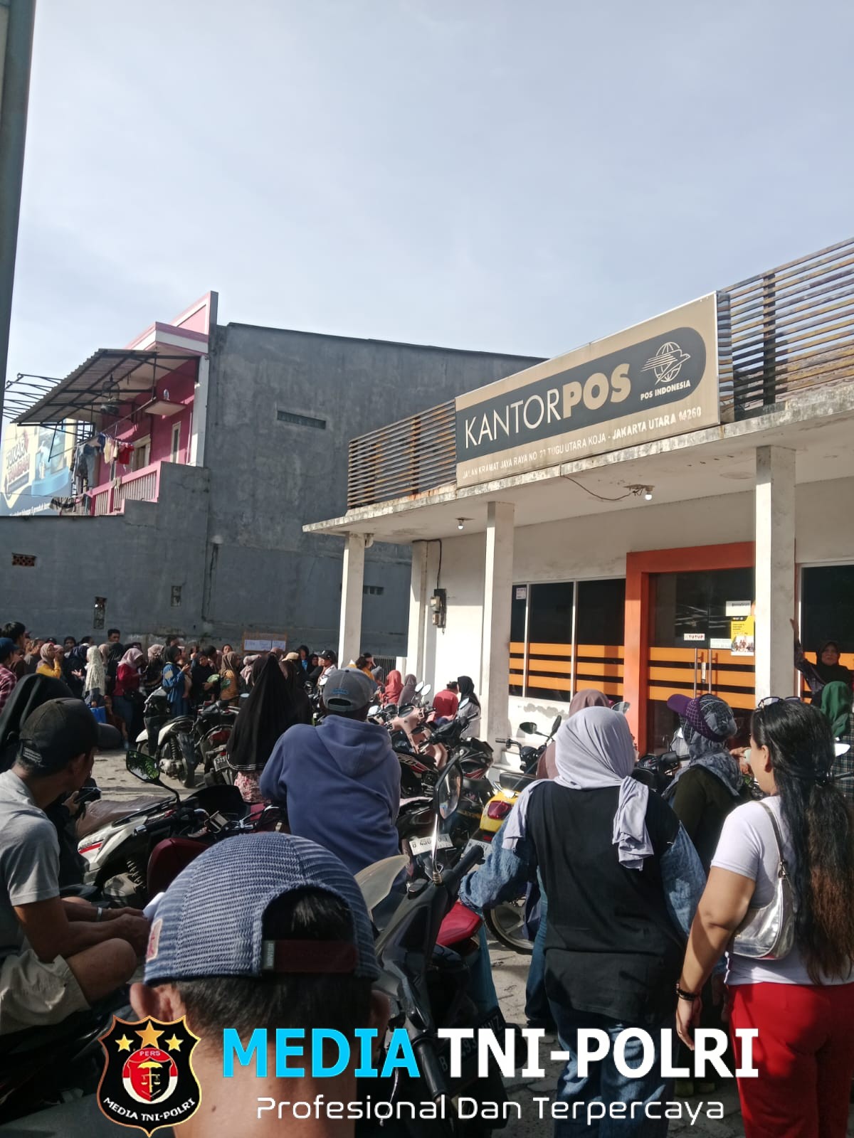 Ratusan Warga Koja Terima BLT Kesra dari Pemerintah