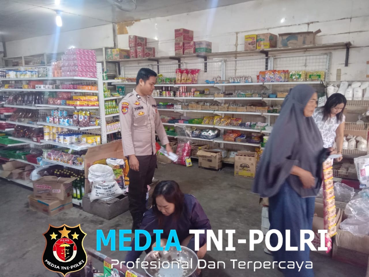 Patroli Siang Polsek Mandor, Strategi Preventif Jaga Stabilitas Keamanan