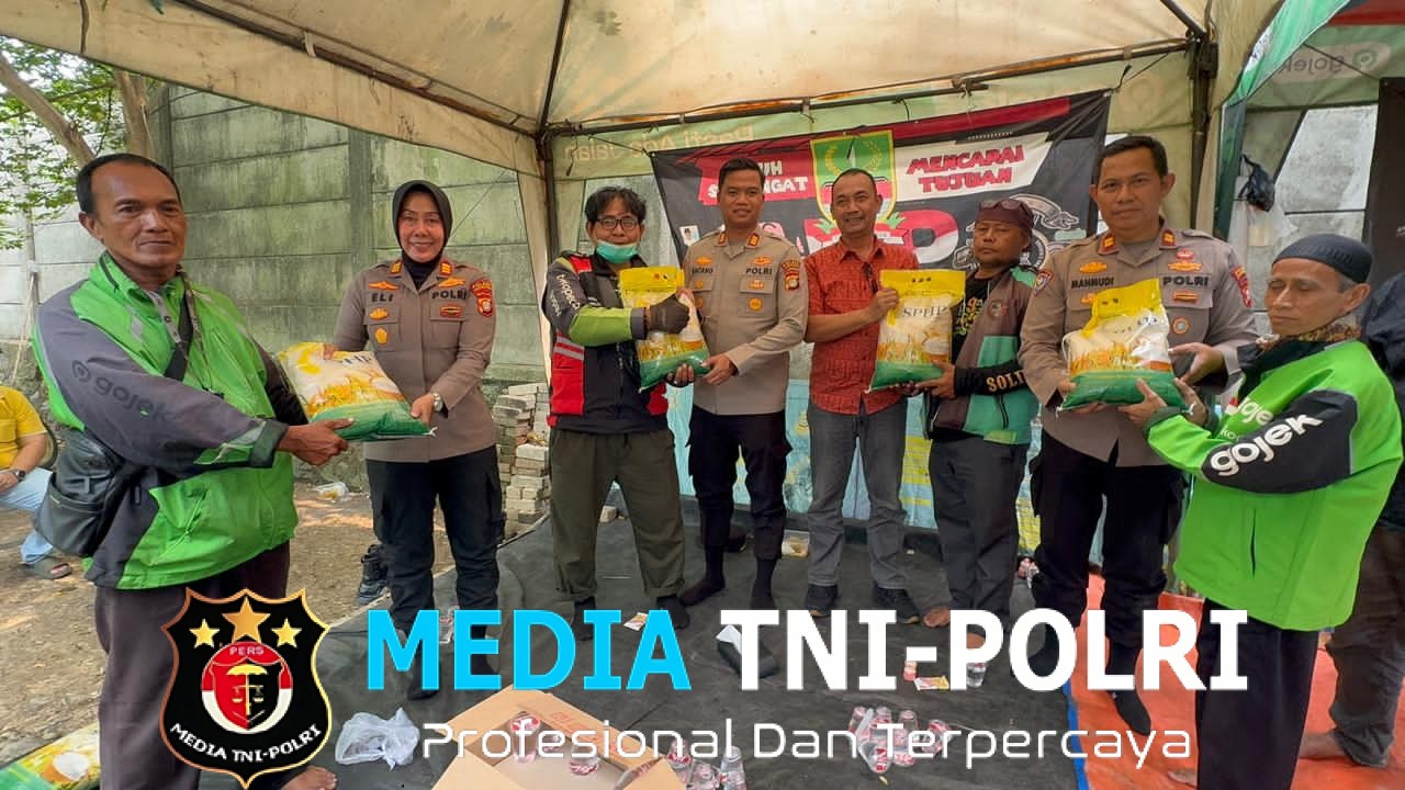 Jumat Berkah Polsek Cikarang Barat Ulurkan Tangan, Eratkan Silaturahmi dengan Driver Ojol