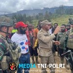 Satgas Yonif 700/WYC Perkuat Rasa Aman Warga di Kabupaten Puncak