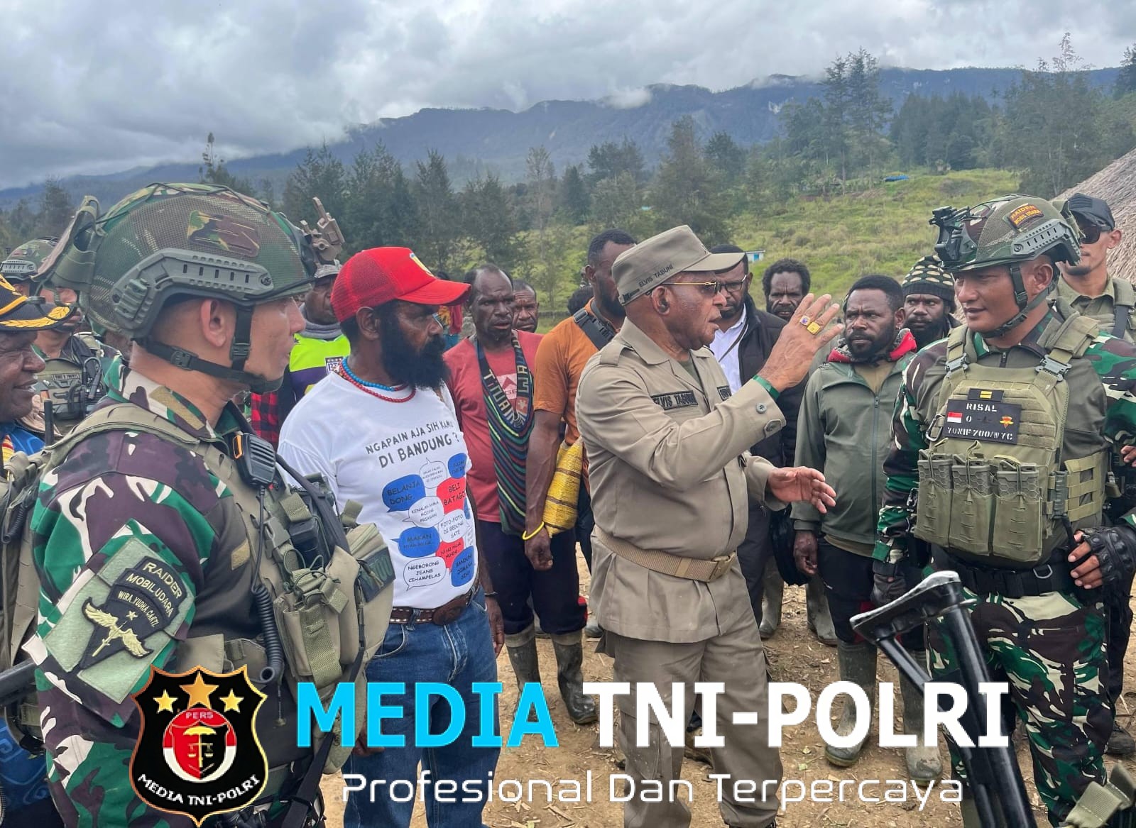 Satgas Yonif 700/WYC Perkuat Rasa Aman Warga di Kabupaten Puncak