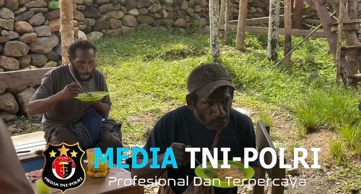 Pos Selal Satgas Yonif 751/VJS Gelar Pengobatan Gratis & Berbagi Makanan Wujud Kepedulian di Perbatasan