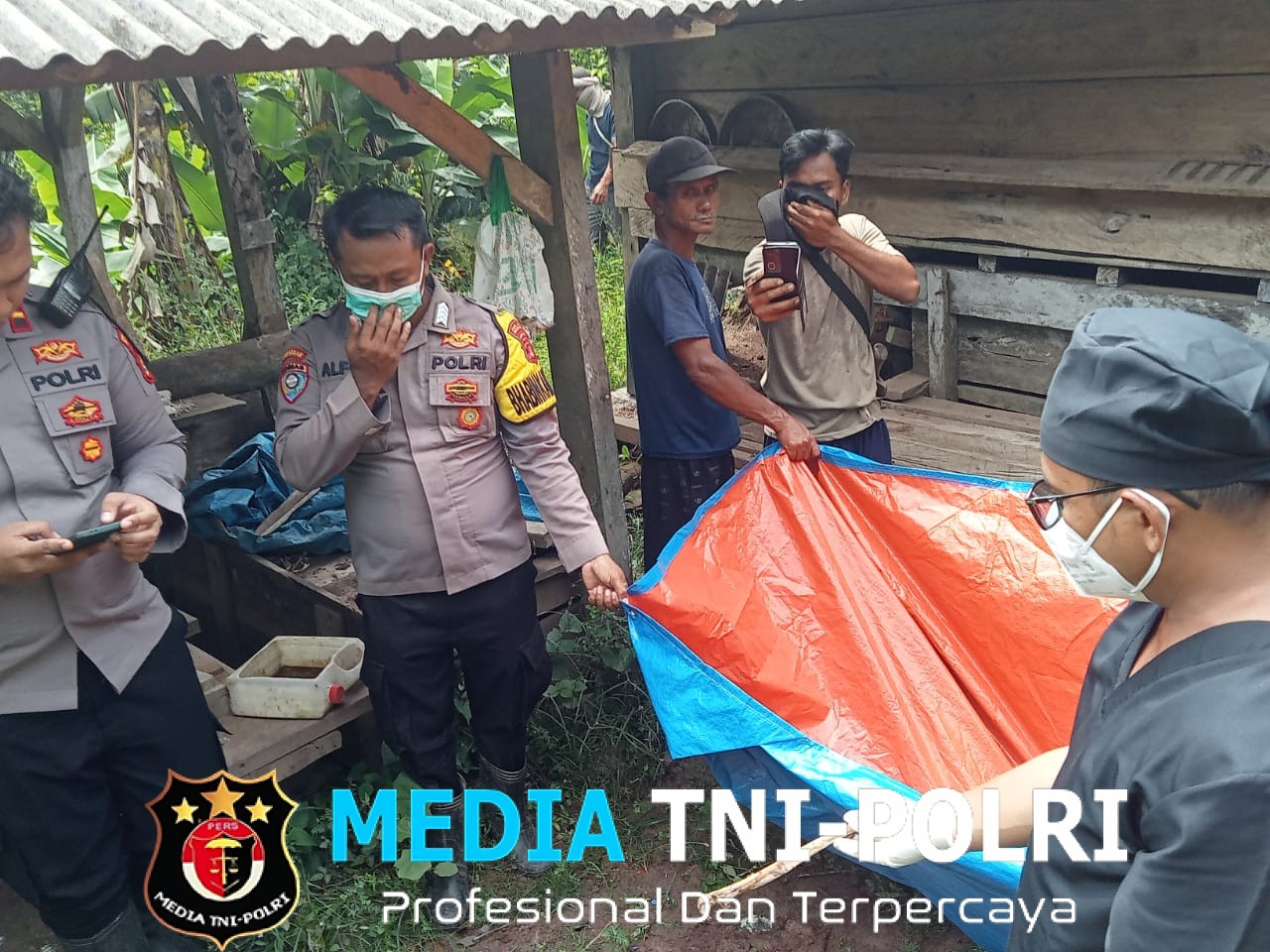 Polsek Cukuh Balak dan Inafis Polres Tanggamus Identifikasi Temuan Kerangka Manusia di Pekon Gedung