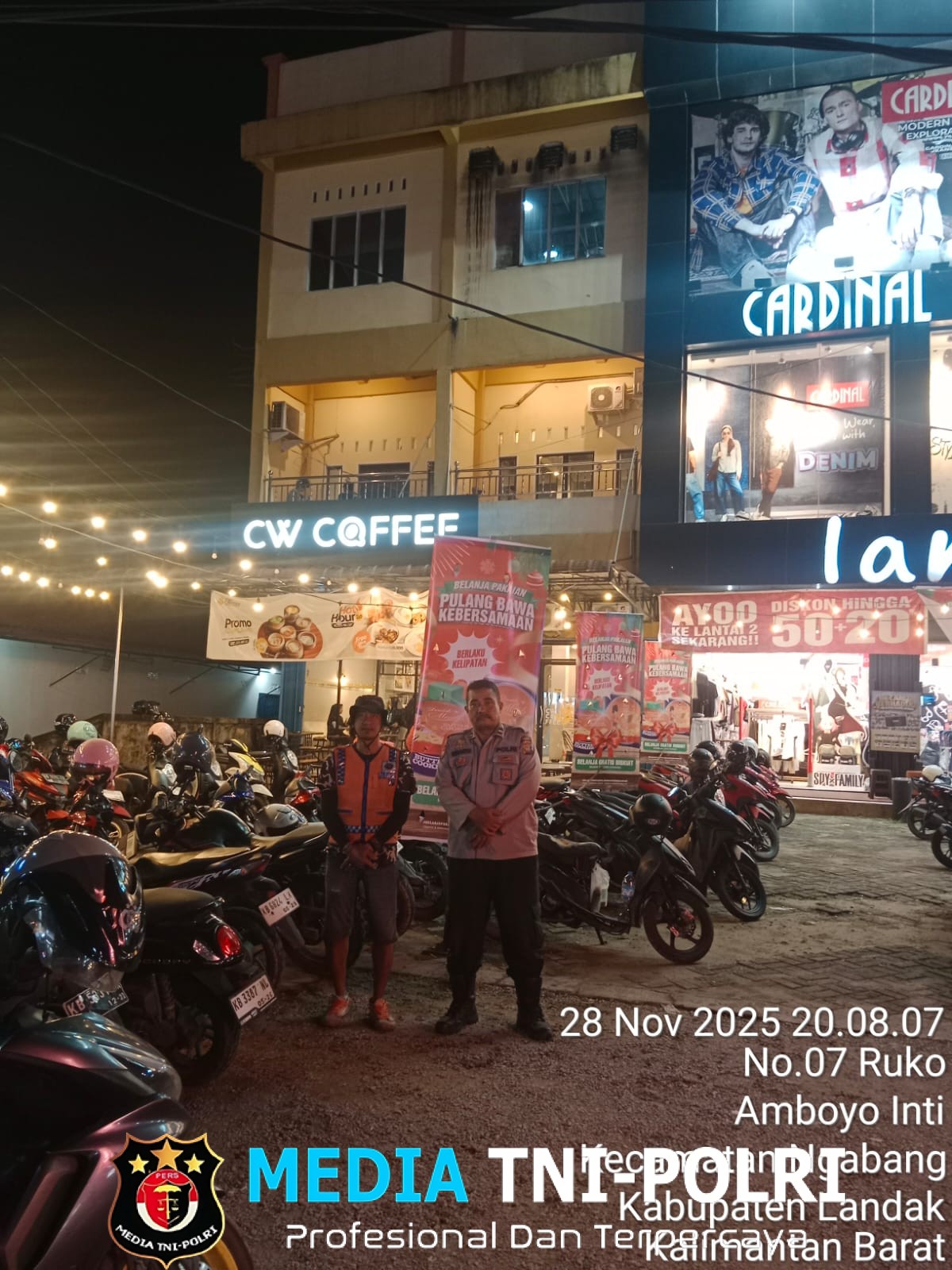 Polsek Ngabang Laksanakan Patroli Malam Hari Untuk Ciptakan Kamtibmas yang Aman