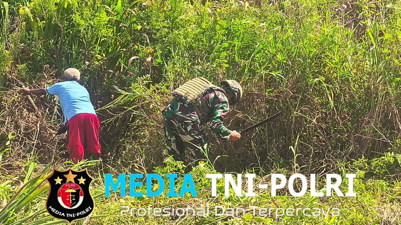 Gotong Royong Satgas Yonif 521/DY Bersama Masyarakat Buka Lahan Baru Untuk Swasembada Pangan di Eragayam