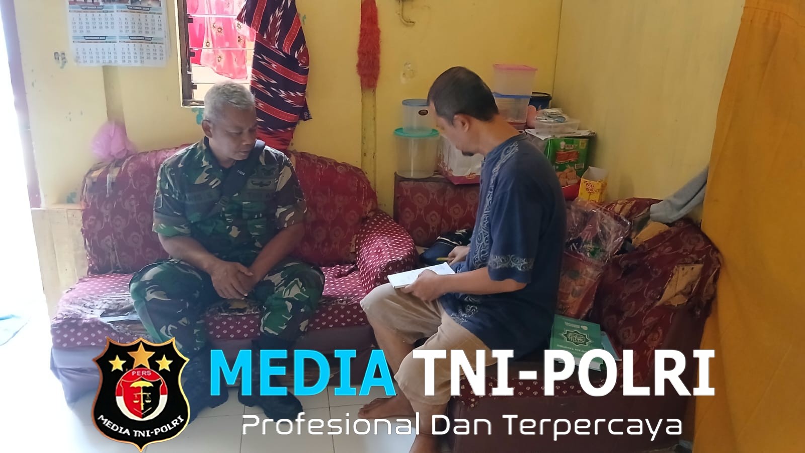 Babinsa Kratonan Datangi Ketua RT Untuk Pendataan Warga di Lapangan