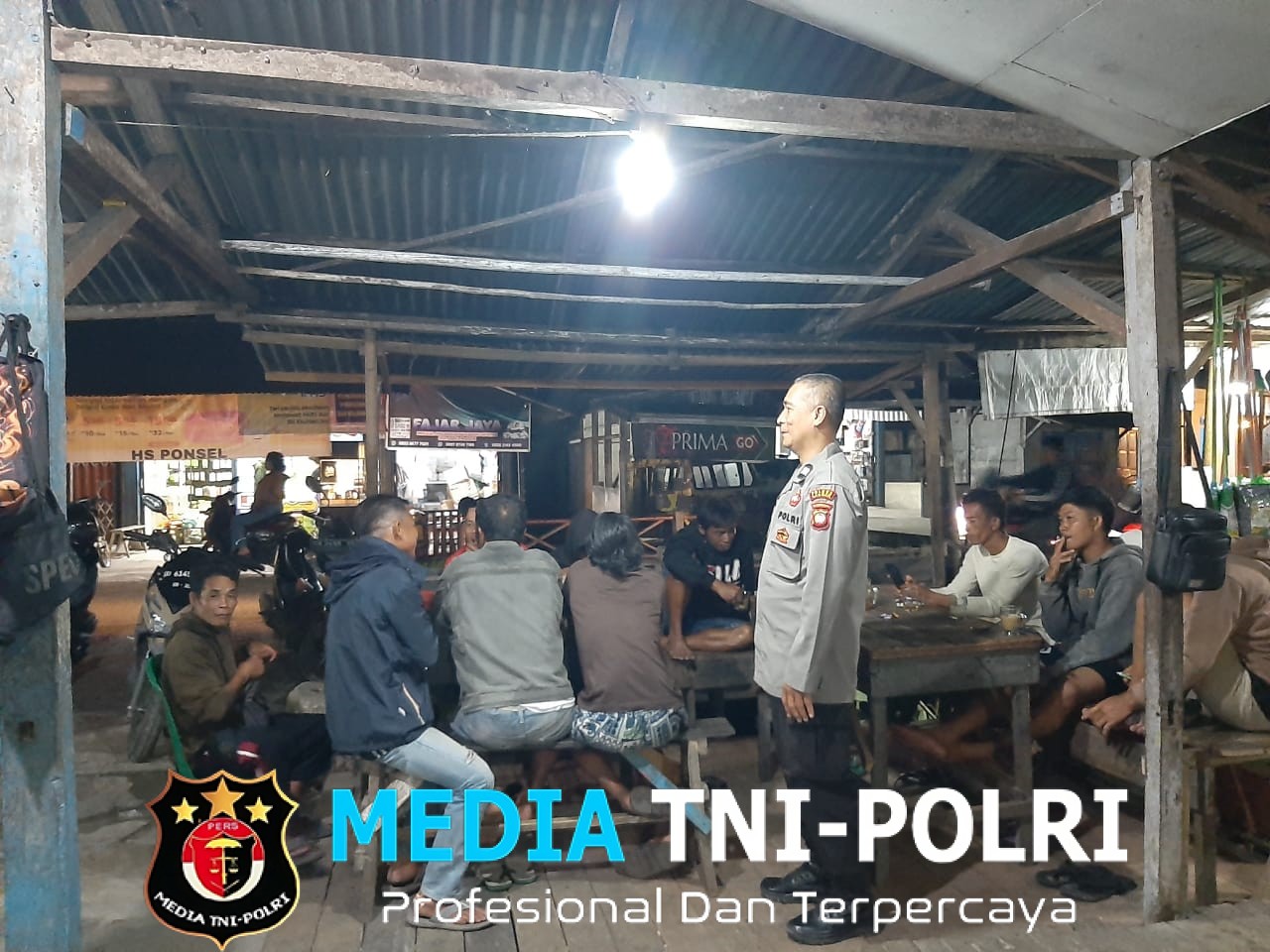 Patroli Humanis Polsek Mandor, Warga Diimbau Jaga Lingkungan dari Narkoba