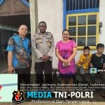 Polsek Ngabang dan Polsubsektor Jelimpo Laksanakan Pengamanan dan Pengaturan Arus Lalin Saat Ibadah Minggu di Gereja