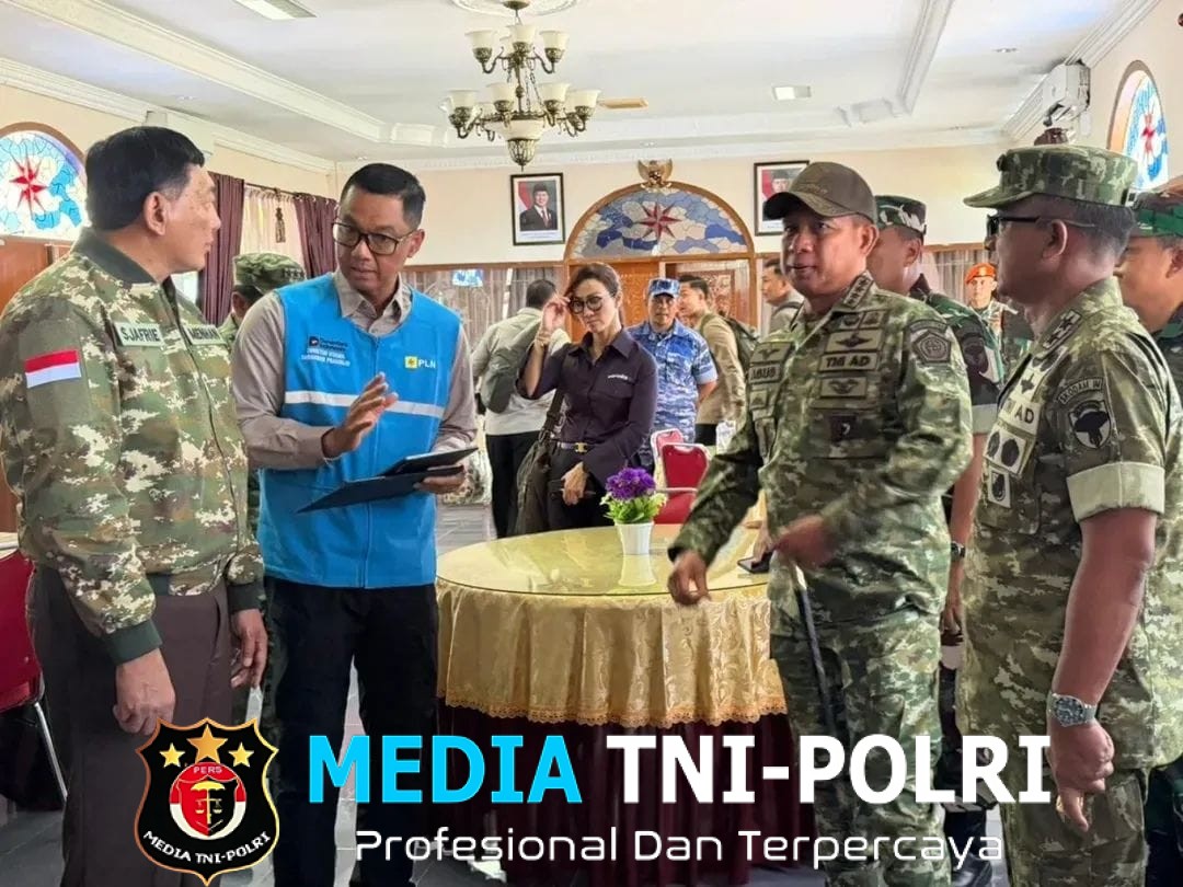 Panglima TNI Dampingi Menhan RI Tinjau Langsung Pengungsi Banjir di Pidie Jaya, Aceh