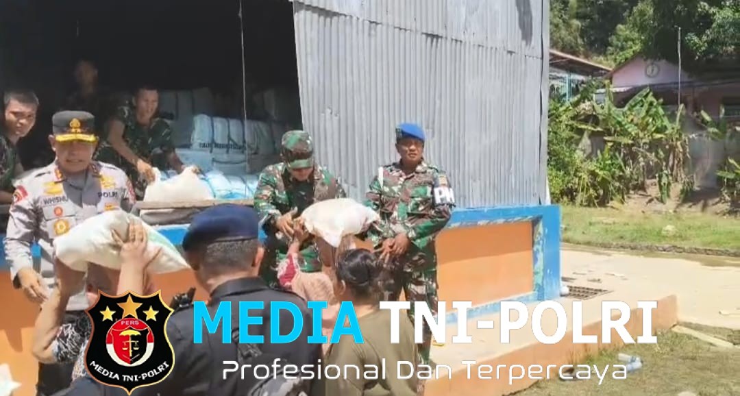 Pangdam I/BB dan Kapolda Sumut Awasi Langsung Pembagian Beras di Gudang Bulog Sibolga