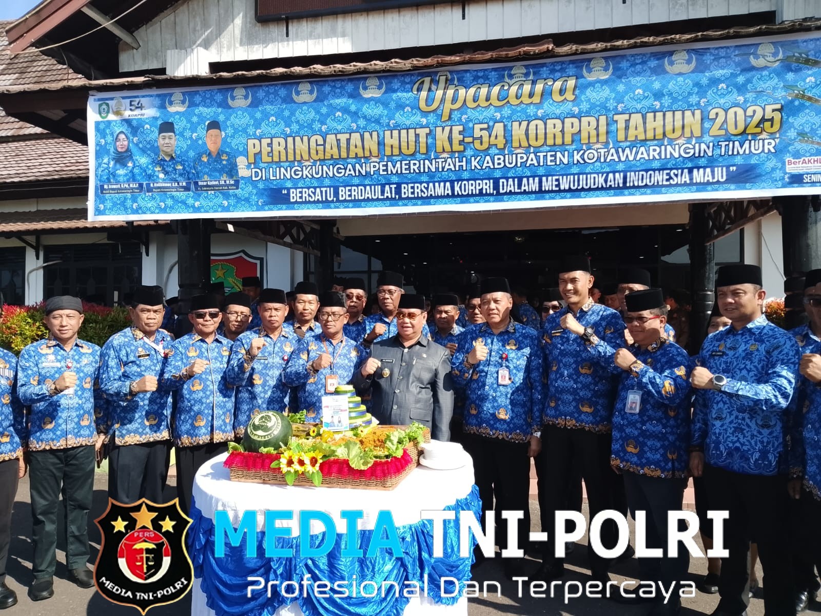 Bupati Kotim Halikinnor Jadi Pembina Upacara Pada HUT Korpri ke 54 di Halaman Kantor Bupati Kotim