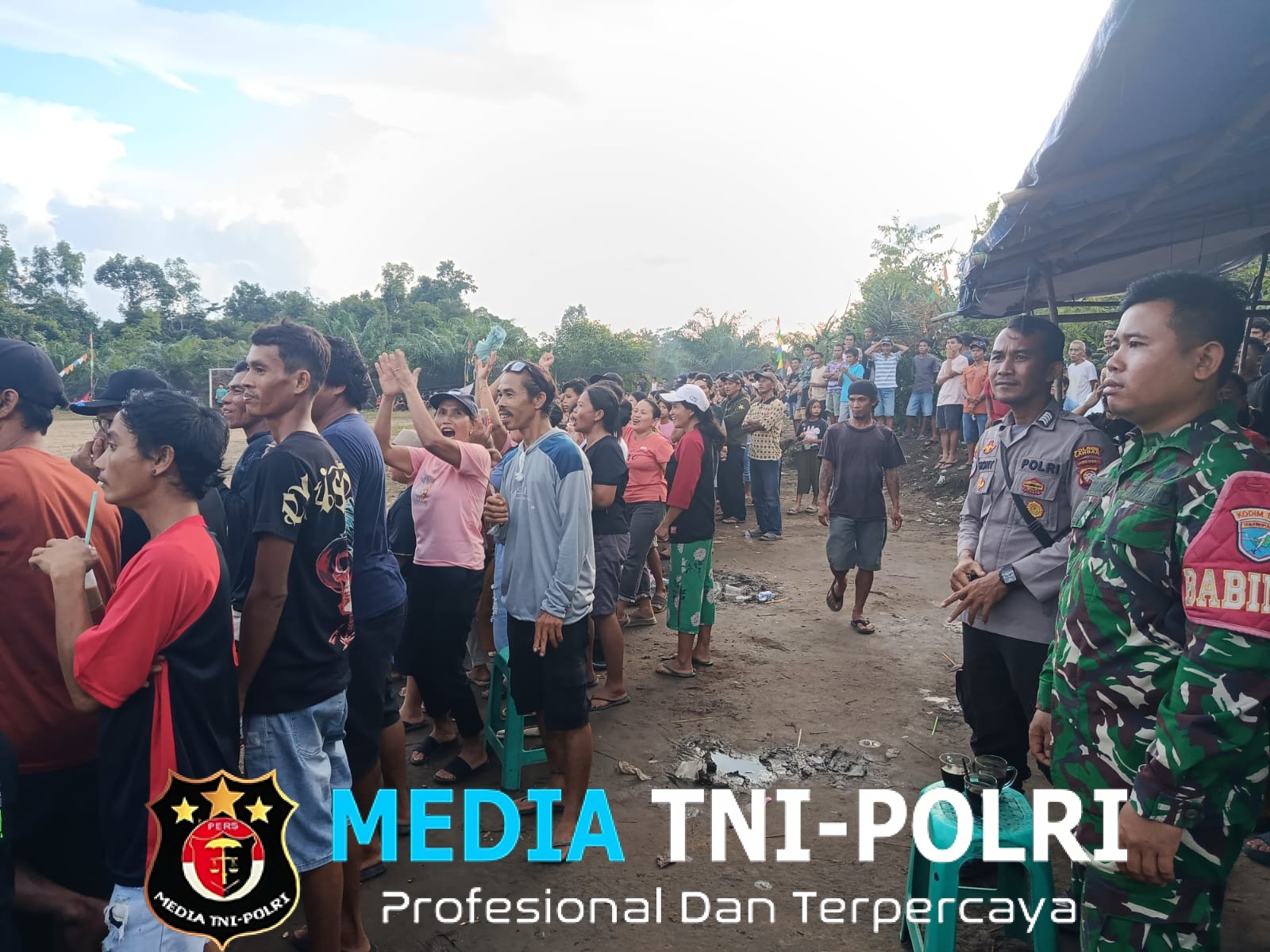 Polsek Menjalin Hadiri Dan Gelar Pengamanan Penutupan Turnamen Sepak Bola Desta Cup 2025