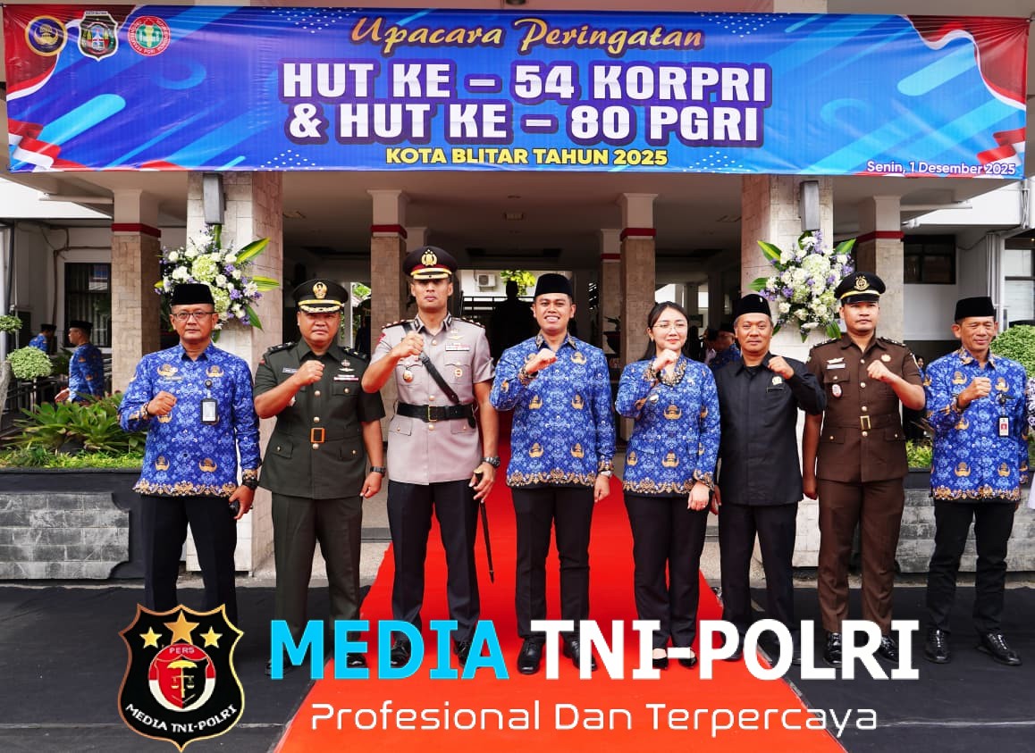 Kepala Staf Kodim 0808/Blitar Hadiri Upacara HUT KORPRI Ke-54 Dan HUT PGRI Ke 80