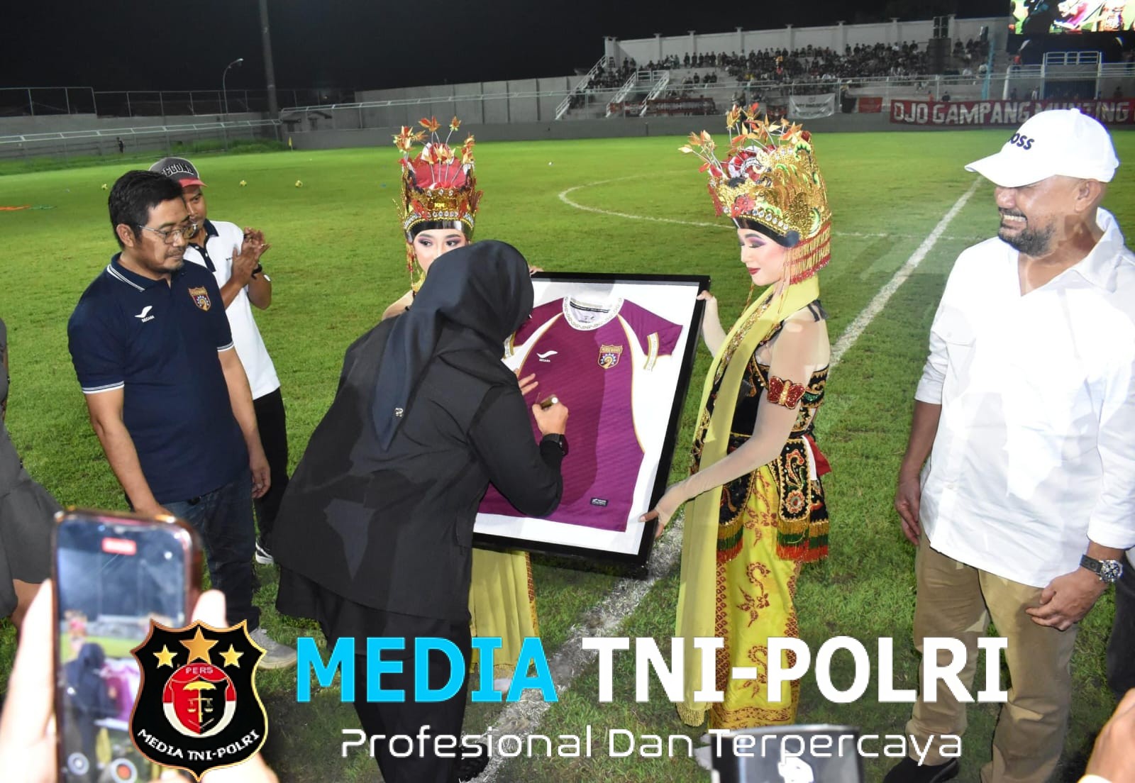 Kasdim 0825/Banyuwangi Hadiri Momentum Kebangkitan Baru Persewangi di Ultah ke-55 & Launching Jersey