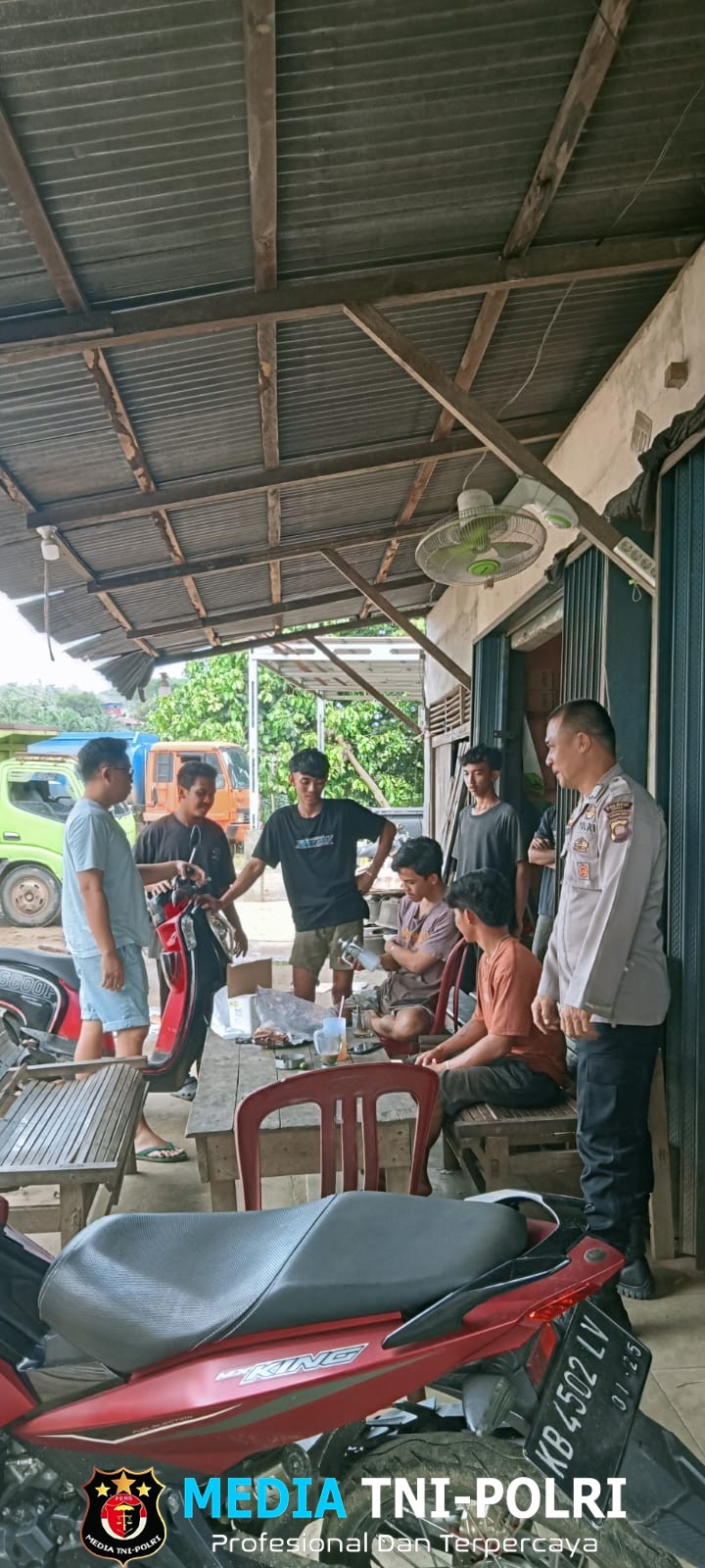 Polsek Sengah Temila Gelar Patroli Siang, Ingatkan Warga Tetap Waspada di Tengah Cuaca Tidak Menentu