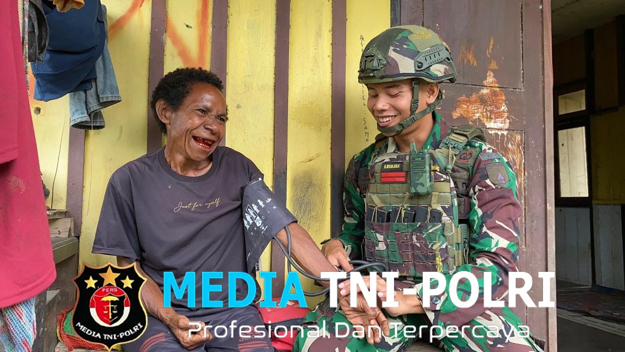 Pelayanan Kesehatan Door To Door Satgas Yonif 521)DY Ke Rumah Warga di Distrik Benawa