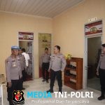 Pastikan Pelayanan SPKT dan Pamapta Berjalan Lancar, Kapolres Tulang Bawang Barat Cek Kesiapan Personil