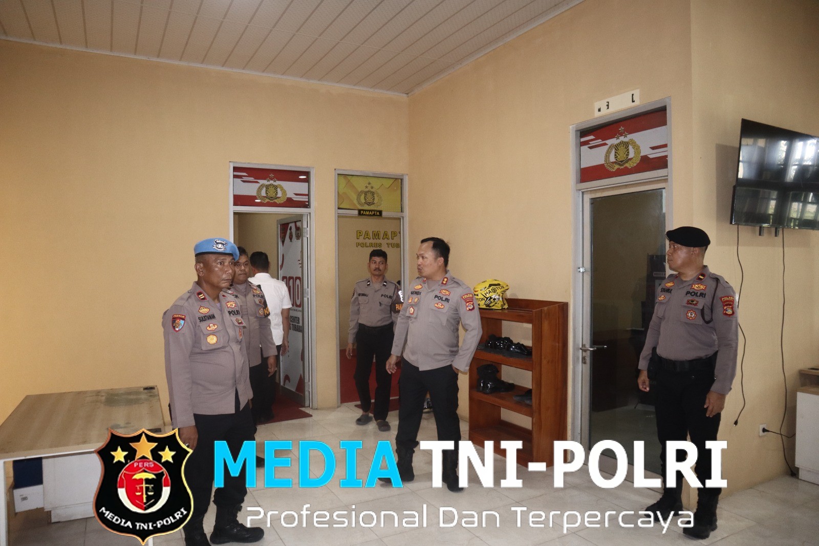 Pastikan Pelayanan SPKT dan Pamapta Berjalan Lancar, Kapolres Tulang Bawang Barat Cek Kesiapan Personil