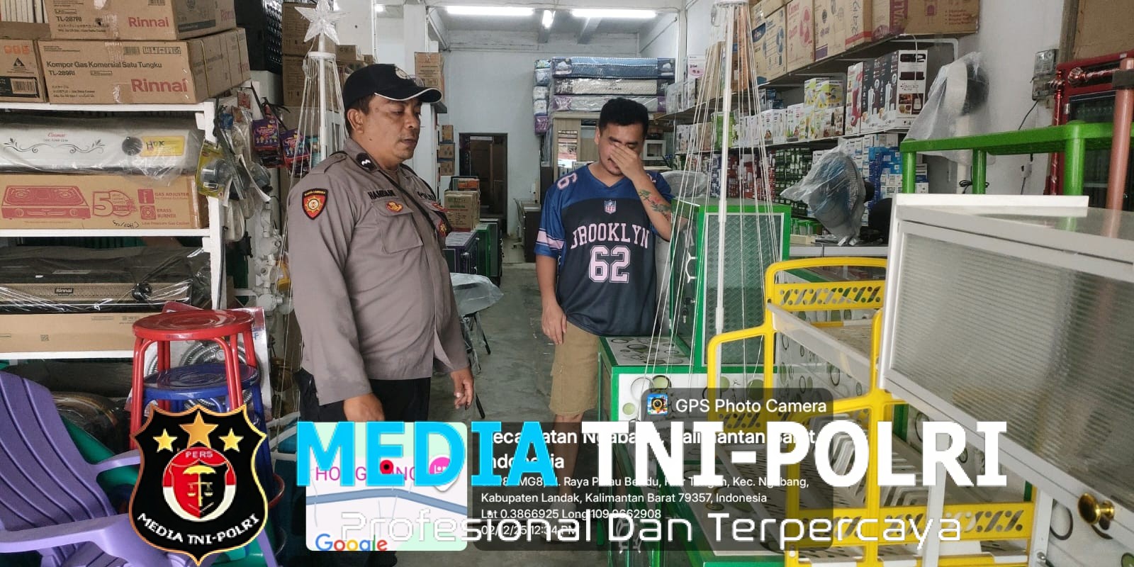 Laksanakan Patroli Rutin Polsek Ngabang Ingatkan Kepada Masyarakat Untuk Tidak Percaya Dengan Berita Hoax