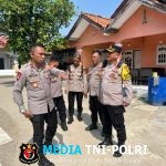 Danyon D Pelopor dan Kapolsek Babelan Cek Kelayakan Jembatan Warga, Pastikan Akses Aman