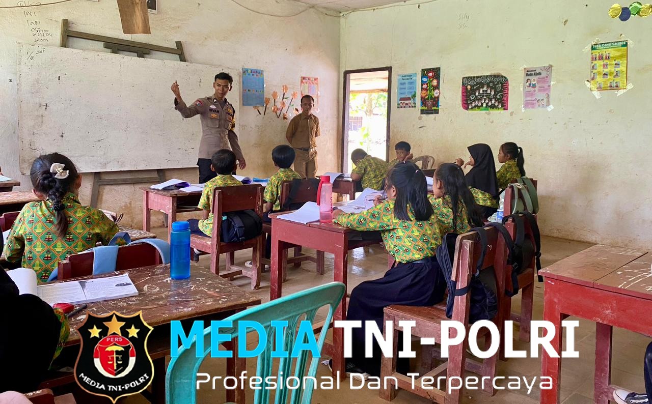 Briptu Irvan Bina Pelajar Wujud Komitmen Polres Lampung Tengah Cegah Perilaku Negatif di Sekolah