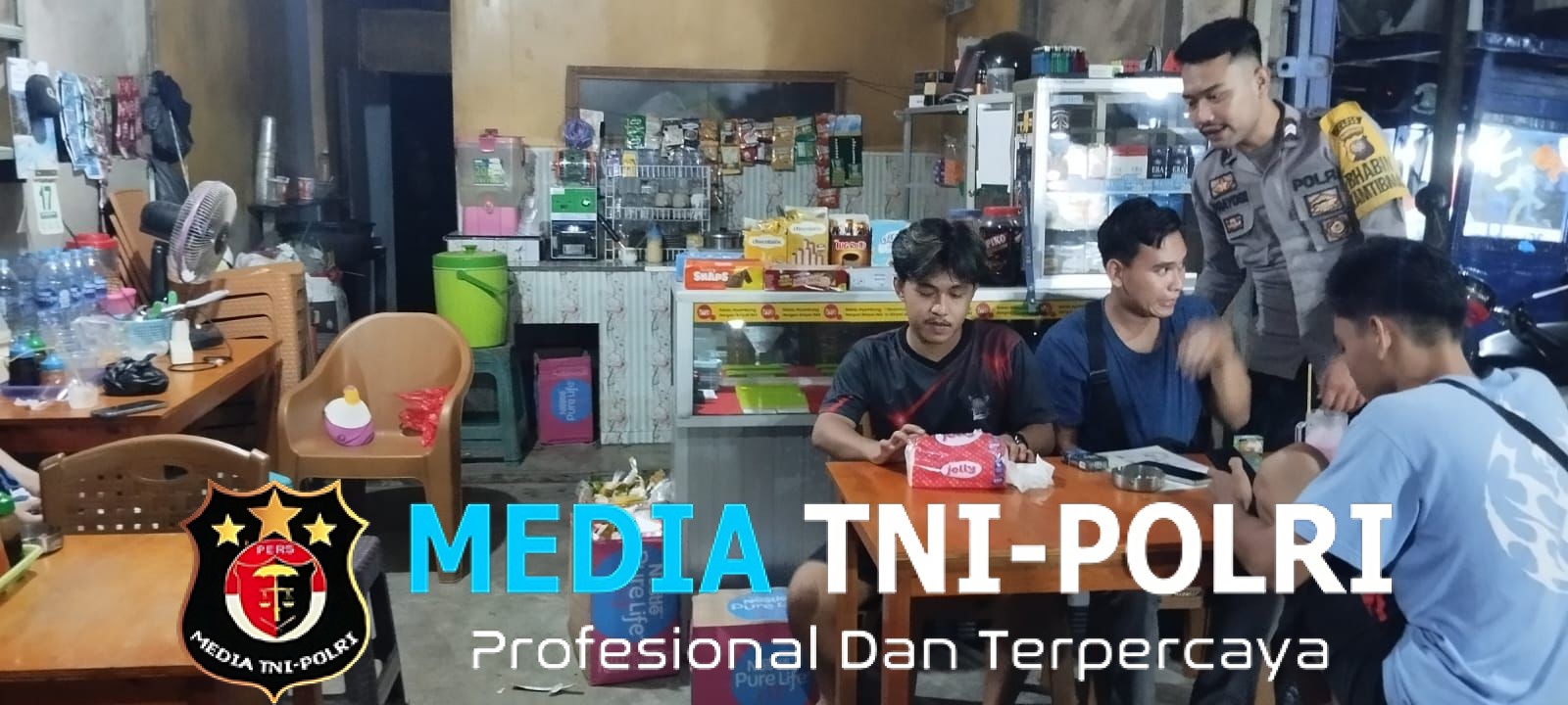 Patroli Kamtibmas Dialogis, Polsek Mempawah Hulu Ciptakan Rasa Aman di Malam Hari