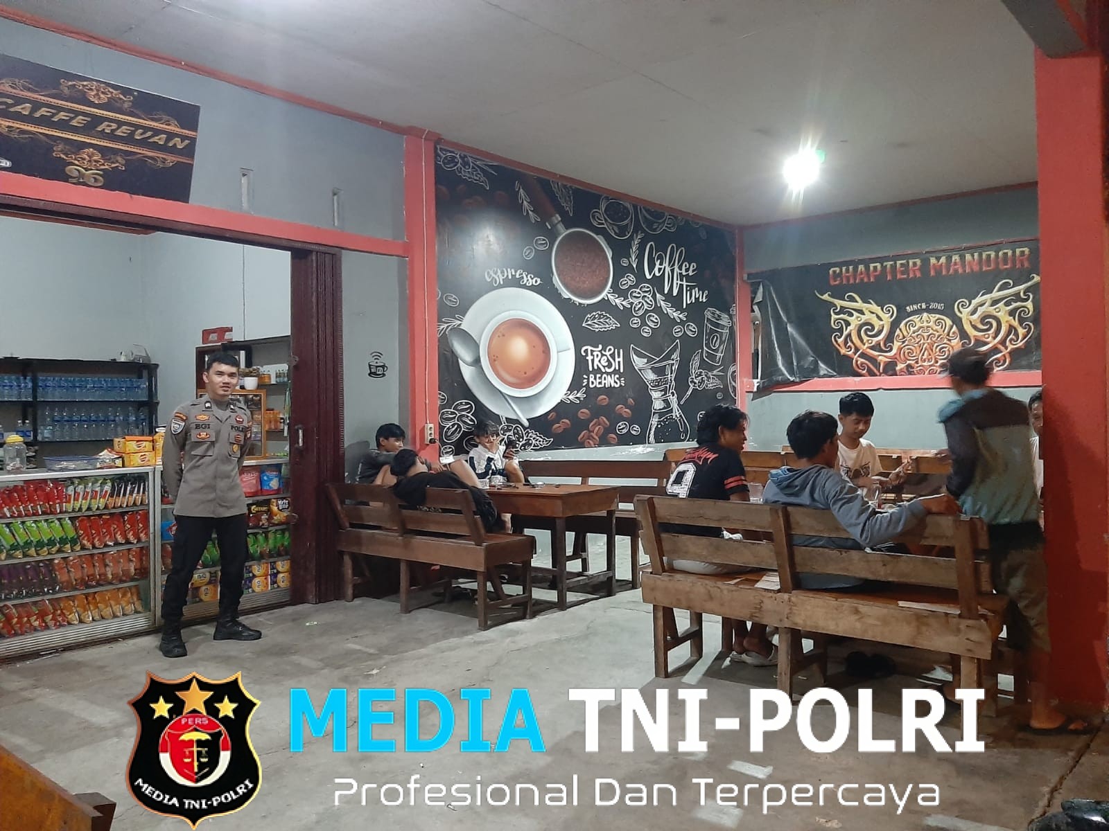 Polsek Mandor Intensifkan Patroli Malam, Warga Sambut Positif Kehadiran Polisi