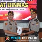 Kapolres Kotim menerima Penyerahan Jabatan Kasat Binmas