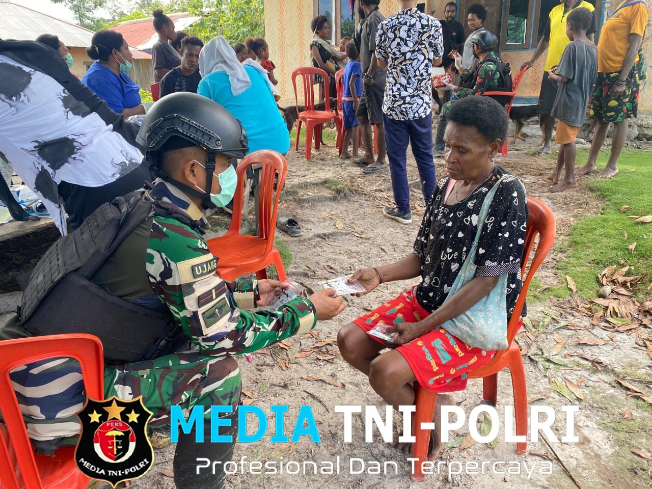 Mempererat Hubungan TNI dan Masyarakat, Satgas Pamtas Kewilayahan RI-PNG Yonif 410/Alugoro Laksanakan Yankes dan Baksos di Kampung Seimeba RK 2