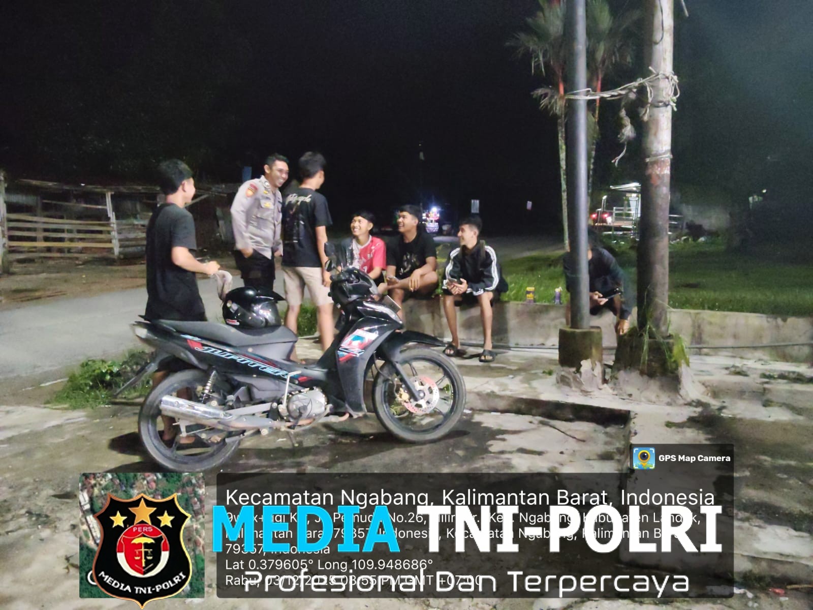Patroli Malam Hari Polsek Ngabang Untuk Ciptakan Situasi Kamtibmas yang Kondusif di Masyarakat
