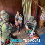 Cegah Penyakit Kulit Satgas Yonif 521/DY Layani Kesehatan di Tengah Krisis Air Bersih datangi Rumah ke Rumah di Distrik Apalapsili