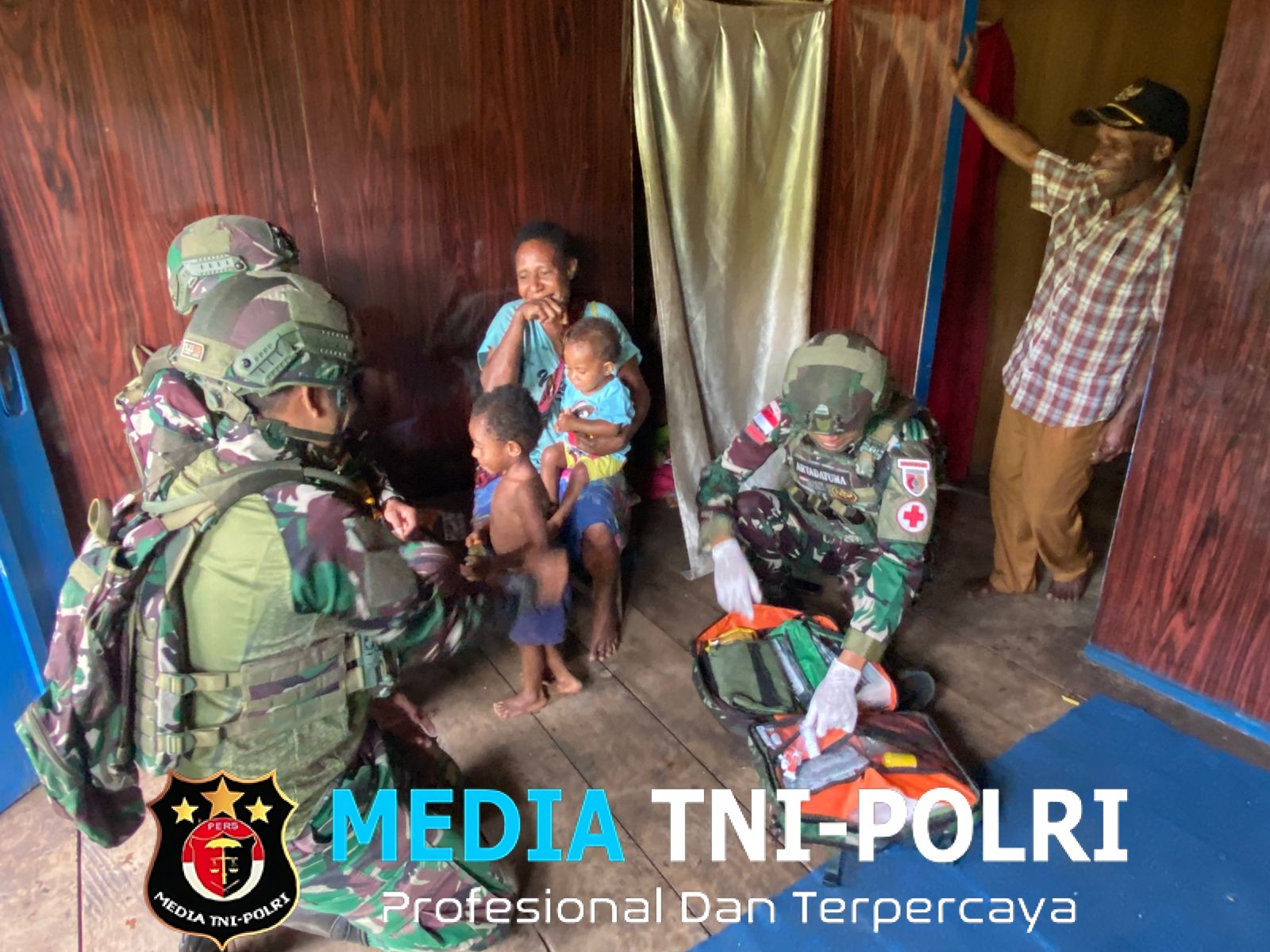 Cegah Penyakit Kulit Satgas Yonif 521/DY Layani Kesehatan di Tengah Krisis Air Bersih datangi Rumah ke Rumah di Distrik Apalapsili