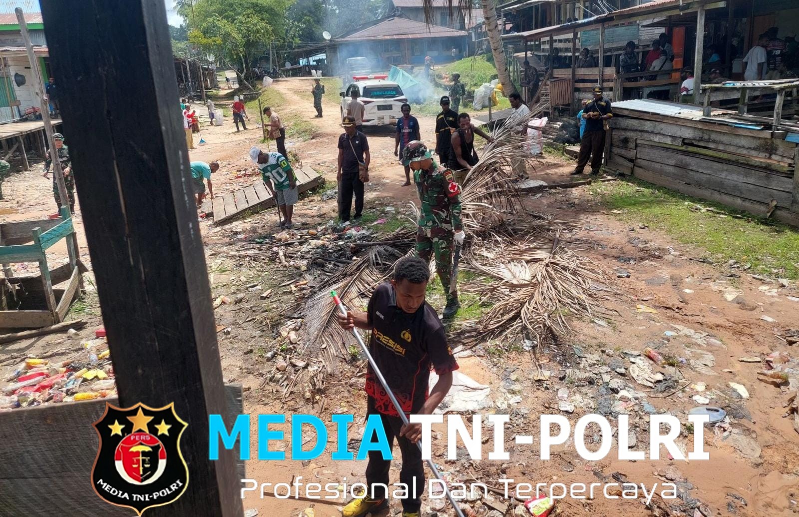 Satgas Yonif 123/Rajawali Gelar Karya Bhakti Jumat Bersih di Distrik Haju