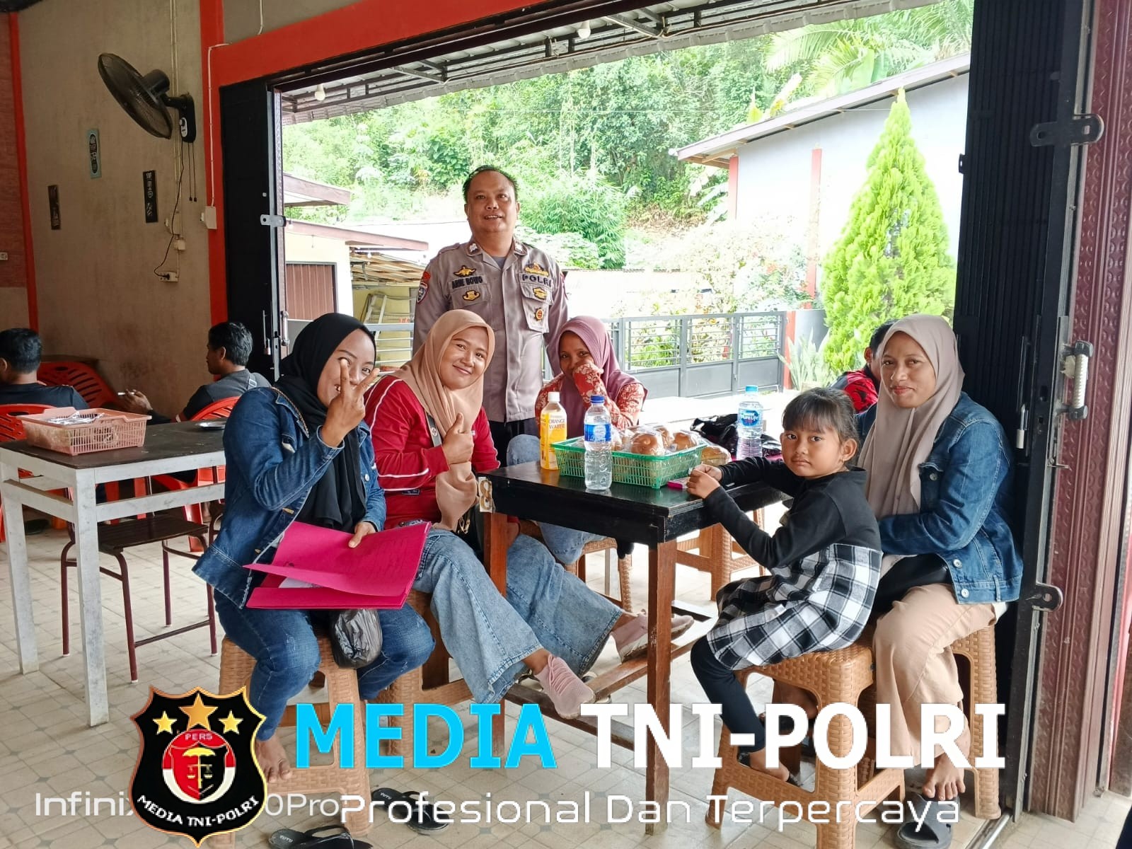 Patroli Dialogis Polsek Sengah Temila Perkuat Sinergi dengan Warga Lawan Kejahatan