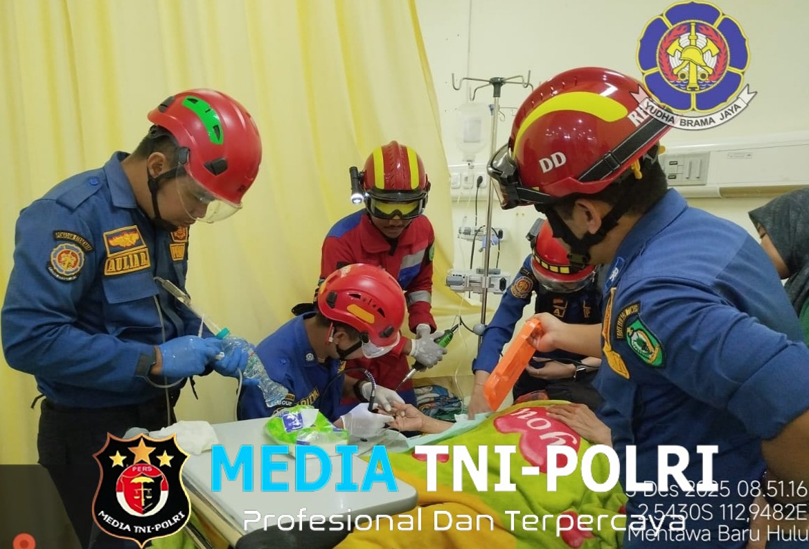 Cincin Tersangkut di Jari Tengah, Mako Damkar Kotim Lakukan Evakuasi